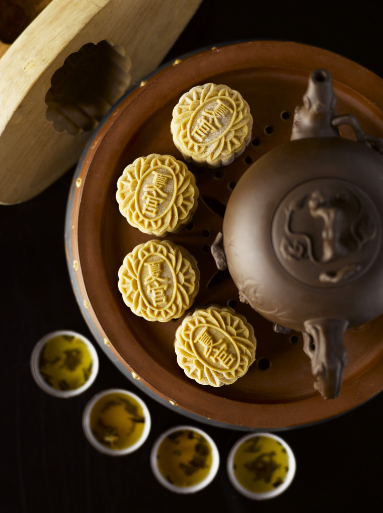 saigon-mid-autumn-fest-be-completed-with-moon-cakes