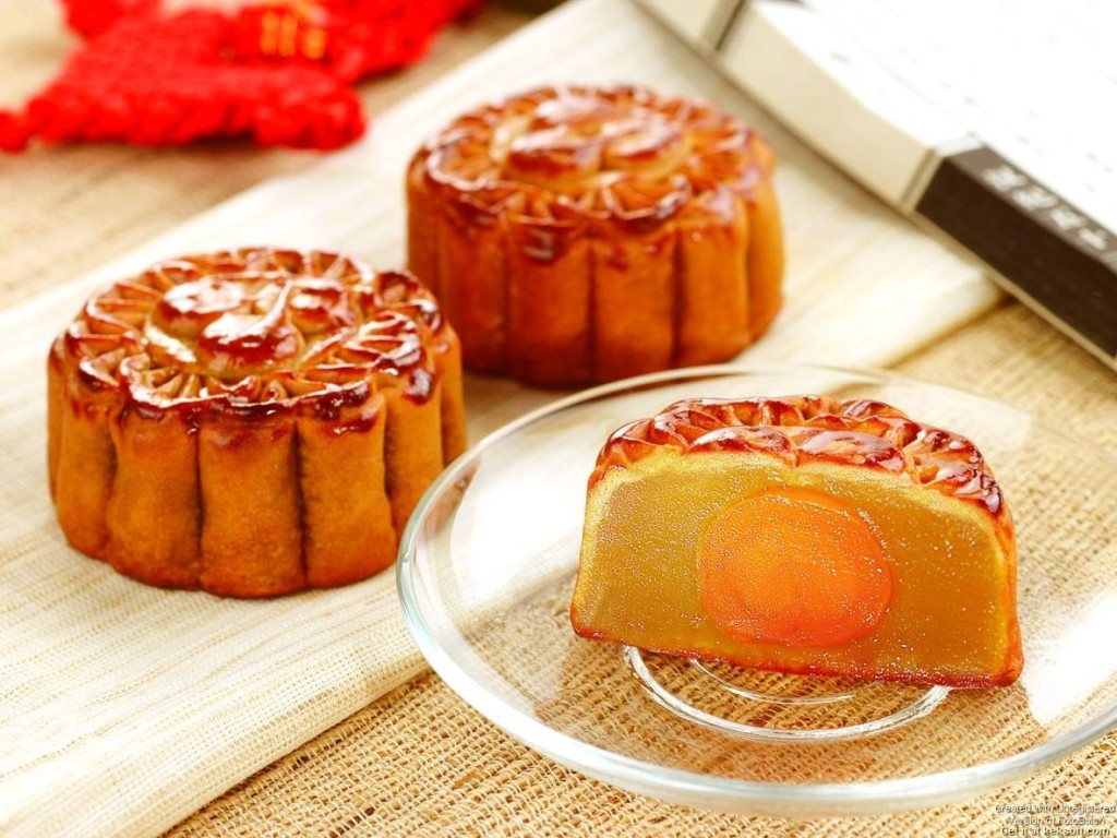 saigon-mid-autumn-fest-be-completed-with-moon-cakes