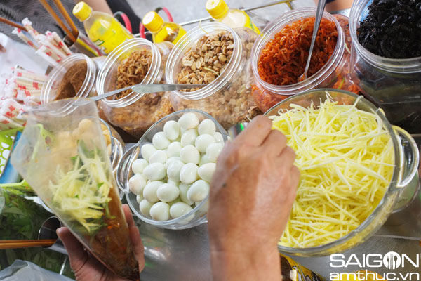 Food on wheel - Saigon Street Food, by Saigon Food Tour 2016